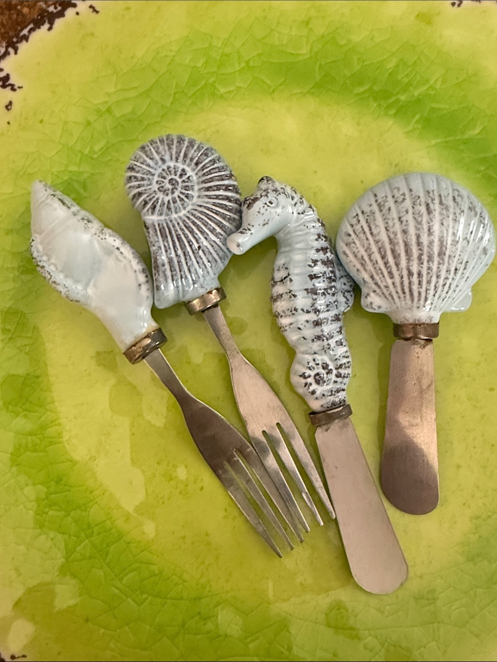 Coastal Seashell Cheese Serving Set with White Ceramic Handles